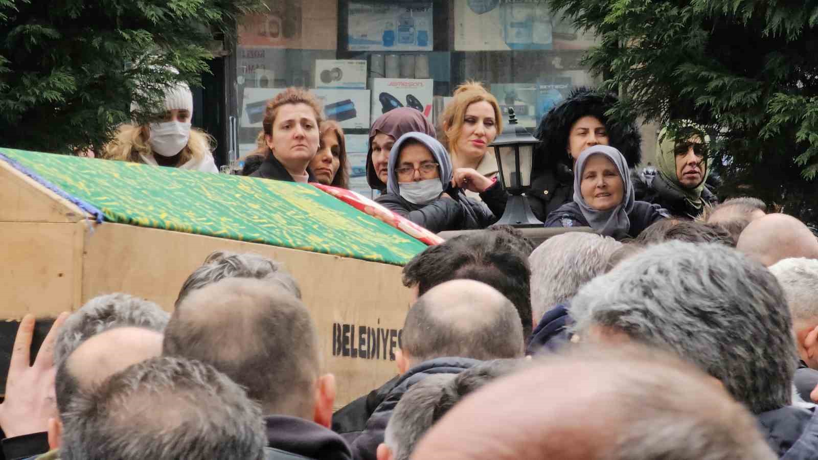 spor-salonunda-fenalasip-hastanede-olen-hemsire-9-ay-once-olen-oglunun-yanina-defnedildi