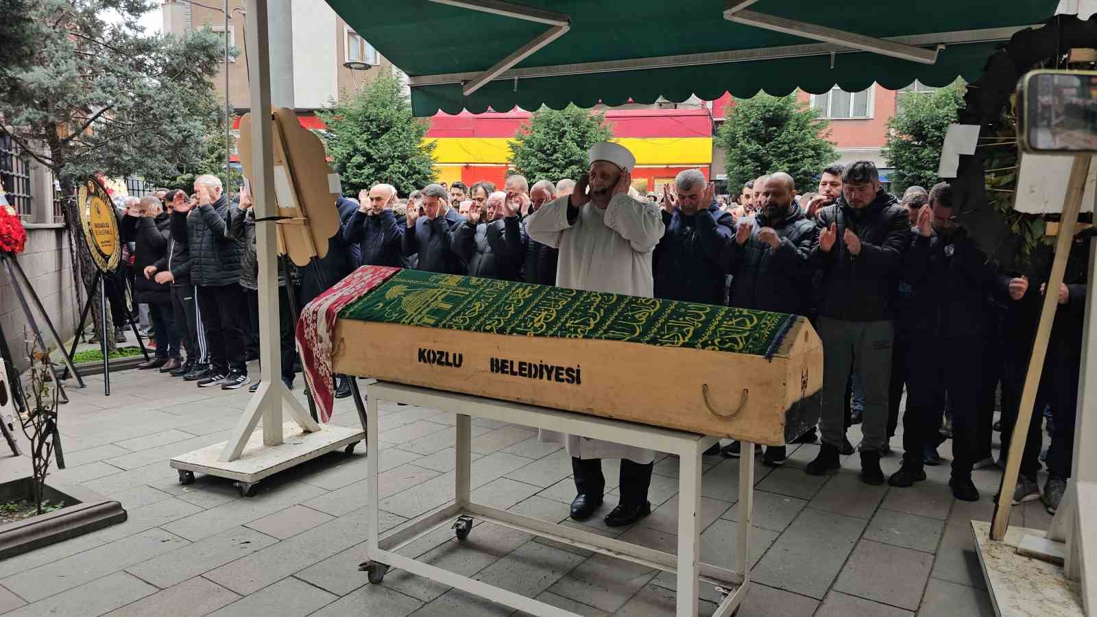 spor-salonunda-fenalasip-hastanede-olen-hemsire-9-ay-once-olen-oglunun-yanina-defnedildi