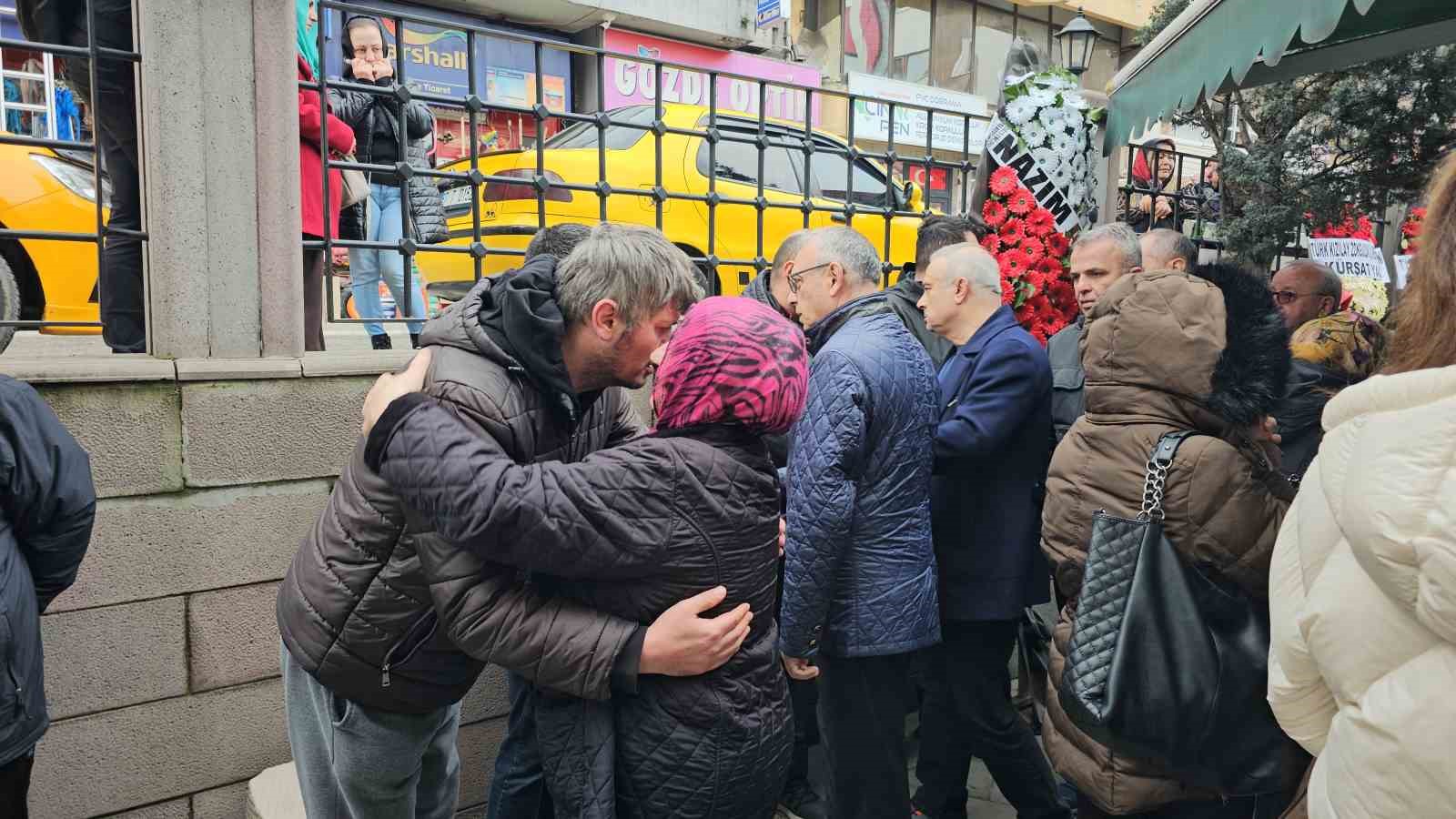 spor-salonunda-fenalasip-hastanede-olen-hemsire-9-ay-once-olen-oglunun-yanina-defnedildi