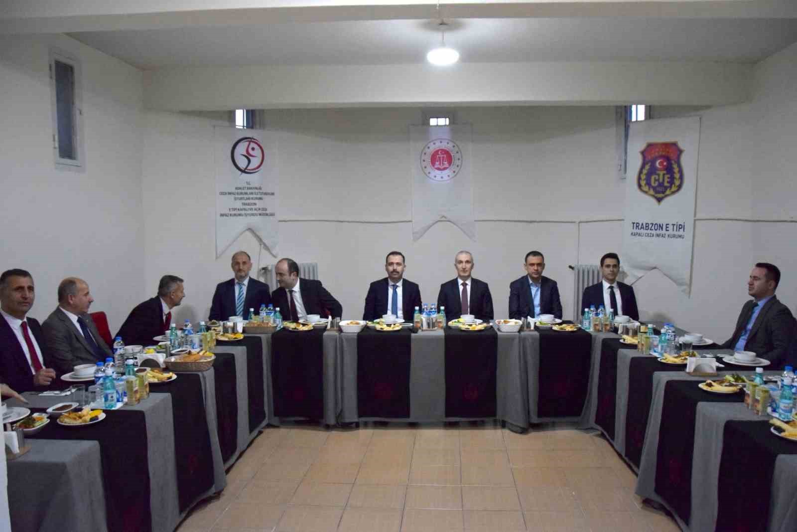 suc-isleyerek-girdikleri-cezaevinde-hafiz-oldular