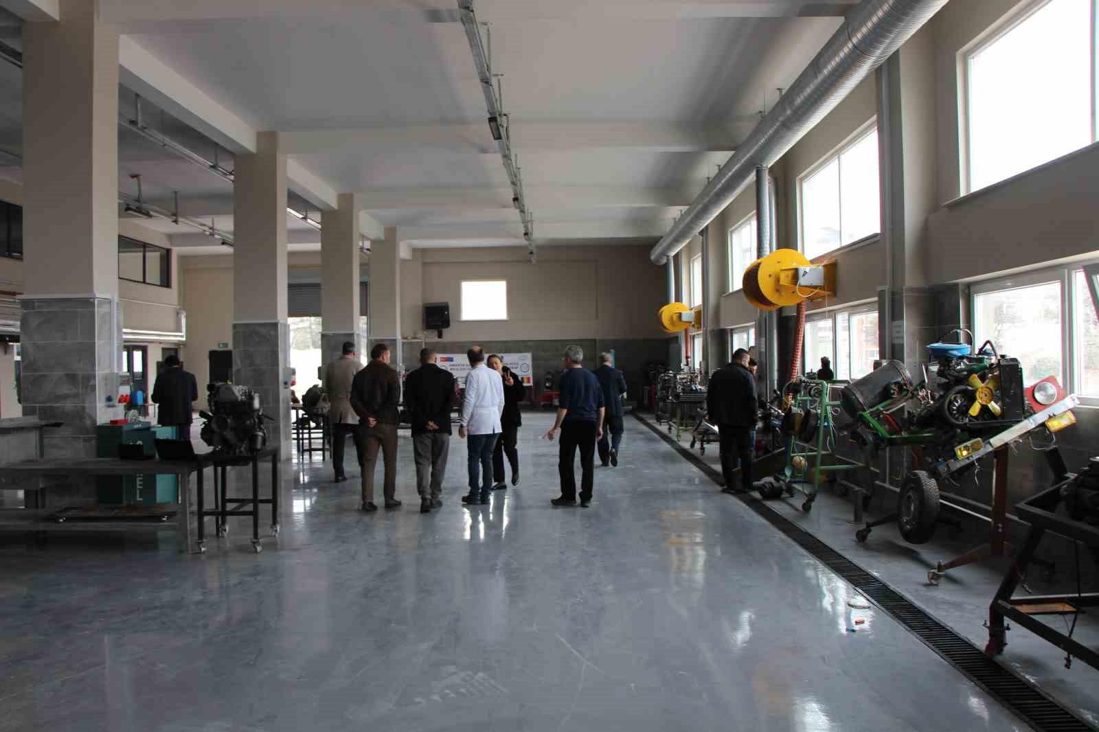 suluovada-40-yillik-okulun-yerine-mesleki-egitim-ussu-yapiliyor