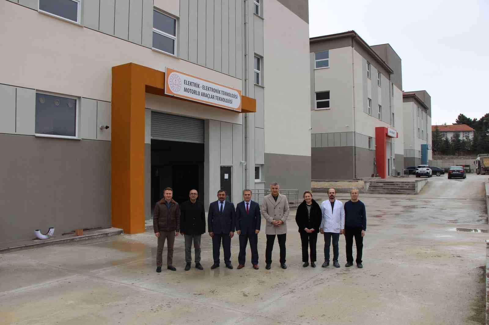 suluovada-40-yillik-okulun-yerine-mesleki-egitim-ussu-yapiliyor