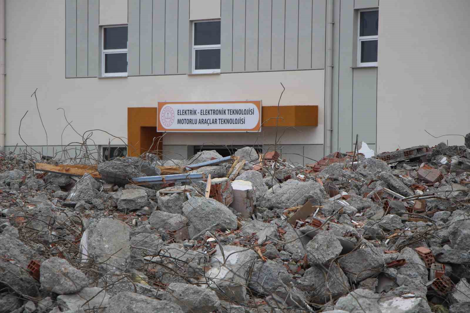 suluovada-40-yillik-okulun-yerine-mesleki-egitim-ussu-yapiliyor