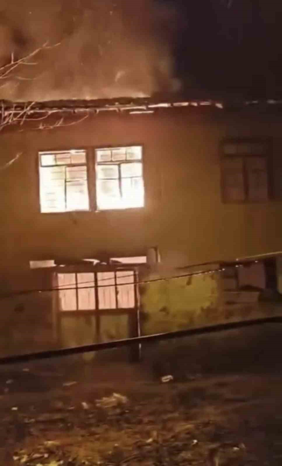 tokatta-alevler-geceyi-aydinlatti