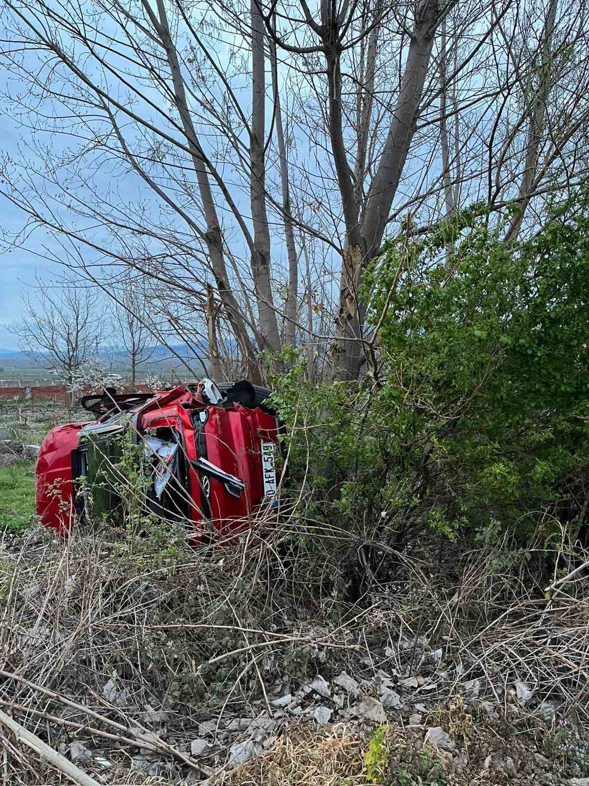 tokatta-alkollu-surucu-emanet-aldigi-aracla-takla-atti-iki-kardes-yaralandi