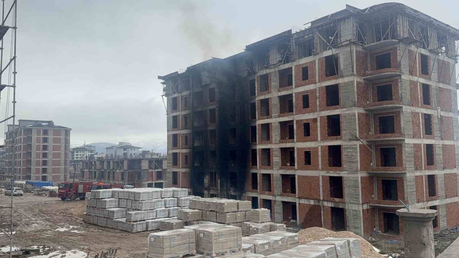 tokatta-insaatta-cikan-yangin-korkuttu