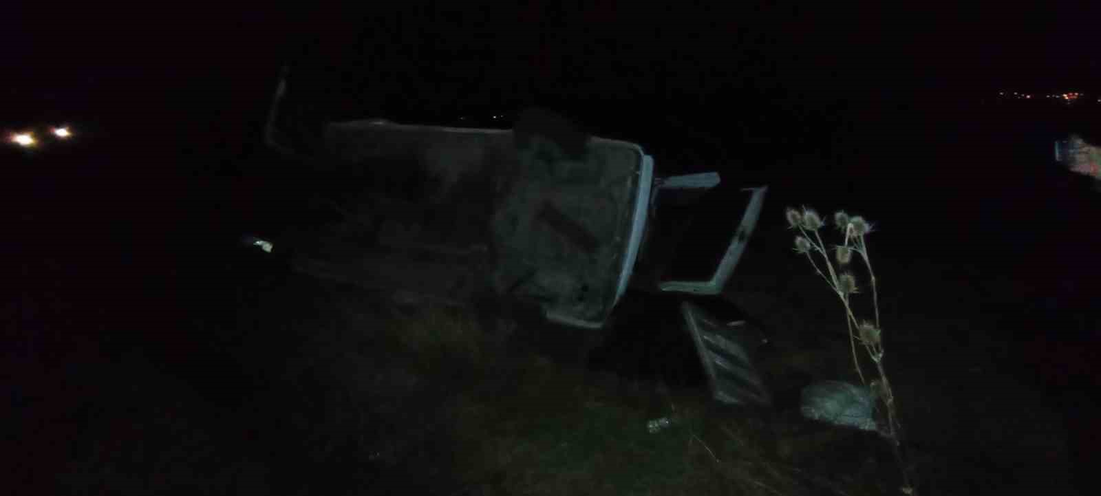 tokatta-minibus-devrildi-1-yarali