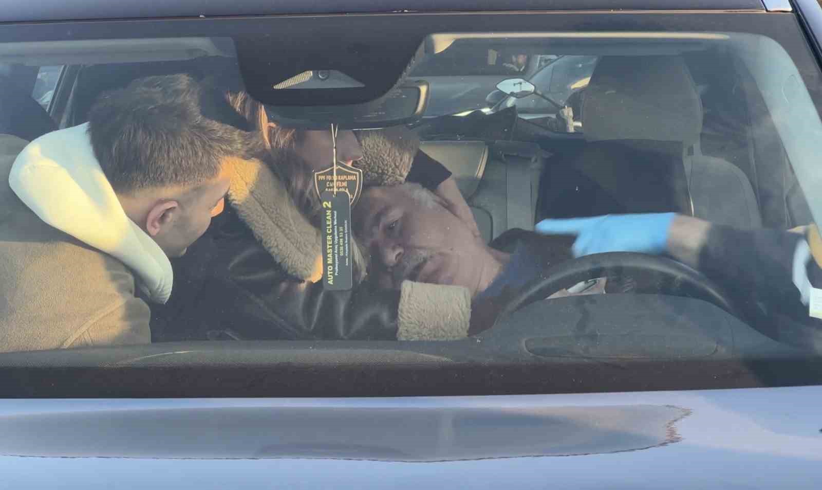 trafikte-direksiyon-basinda-fenalasan-surucu-hastaneye-kaldirildi