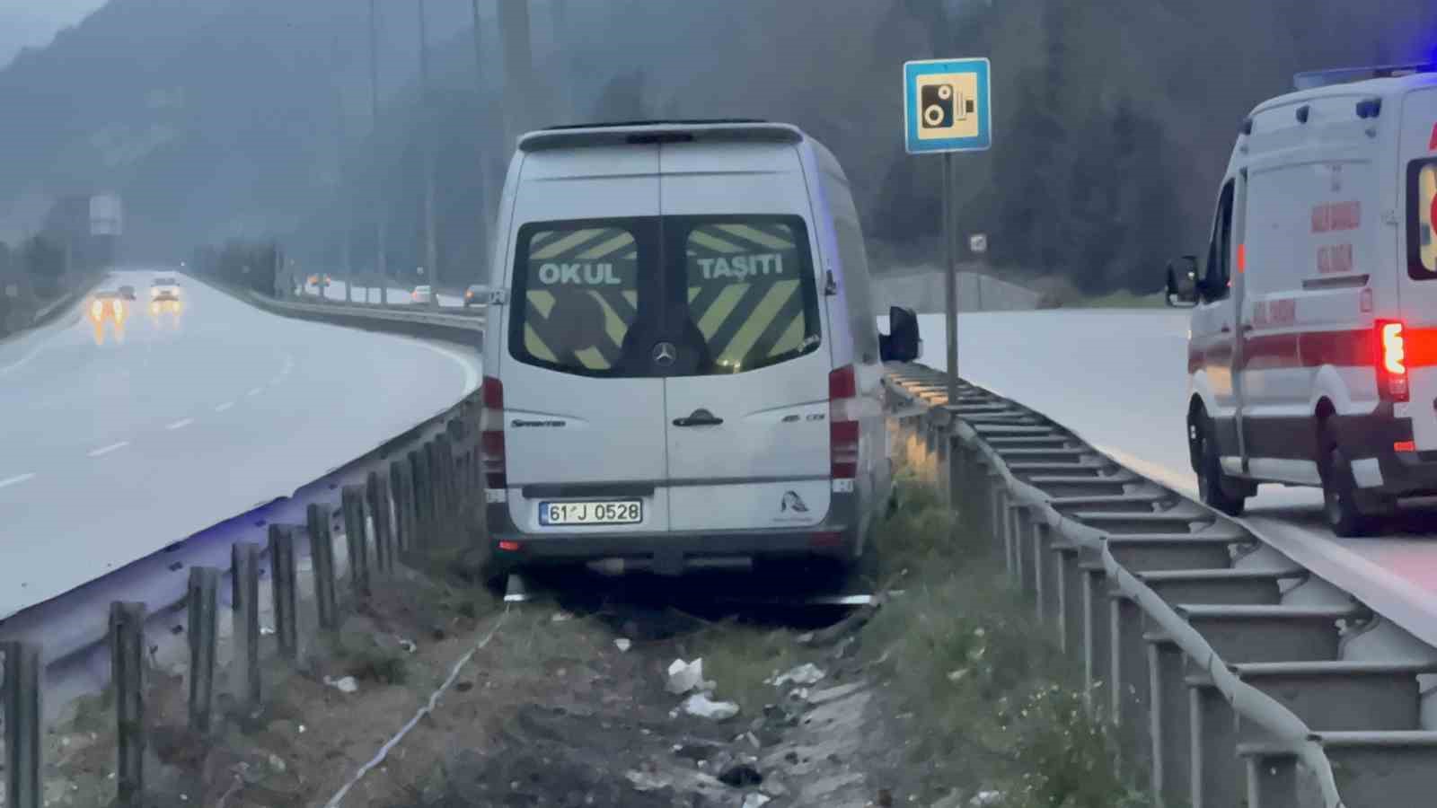 tur-minibusu-kaza-yapti-4-yarali