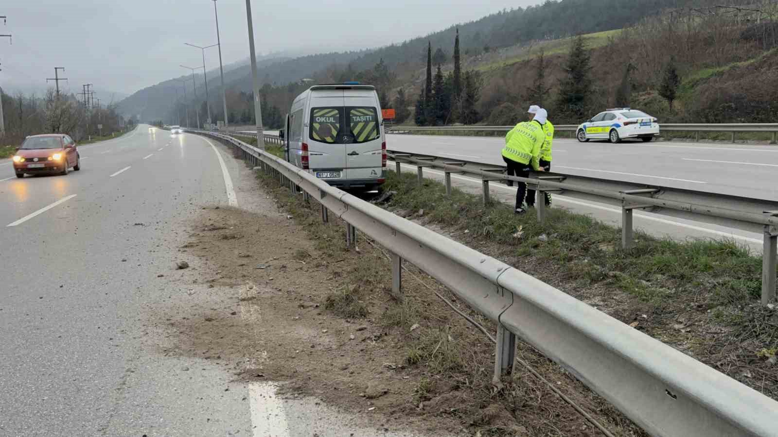 tur-minibusu-kaza-yapti-4-yarali