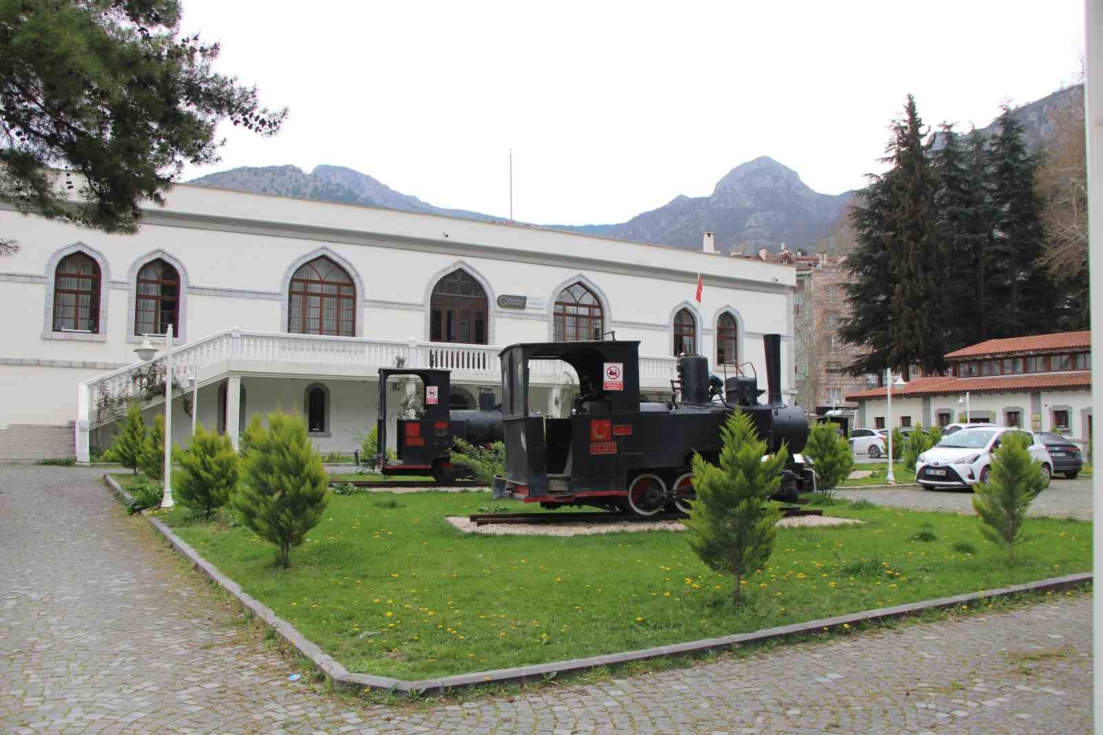 vali-bakan-acikladi-kilicarslan-binasi-kutuphaneye-donusturulecek