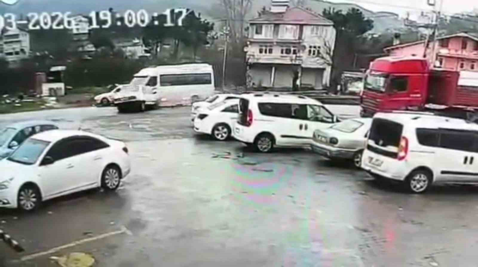 zonguldakta-isci-servisi-otomobille-carpisti-6-yarali