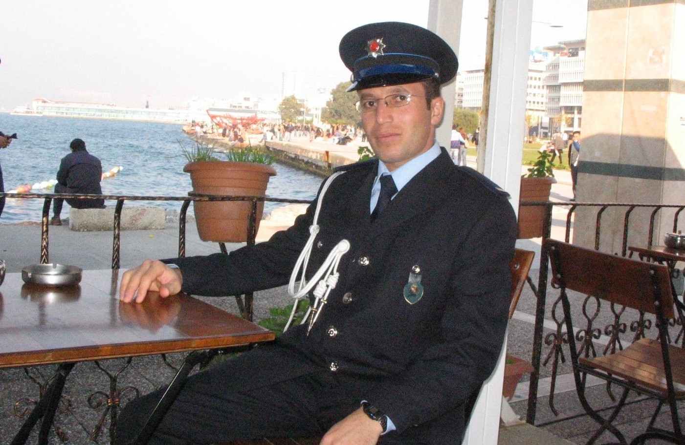 45-yasinda-polislikten-ayrilip-ogretmen-oldu-emekliligini-20-yil-uzatti