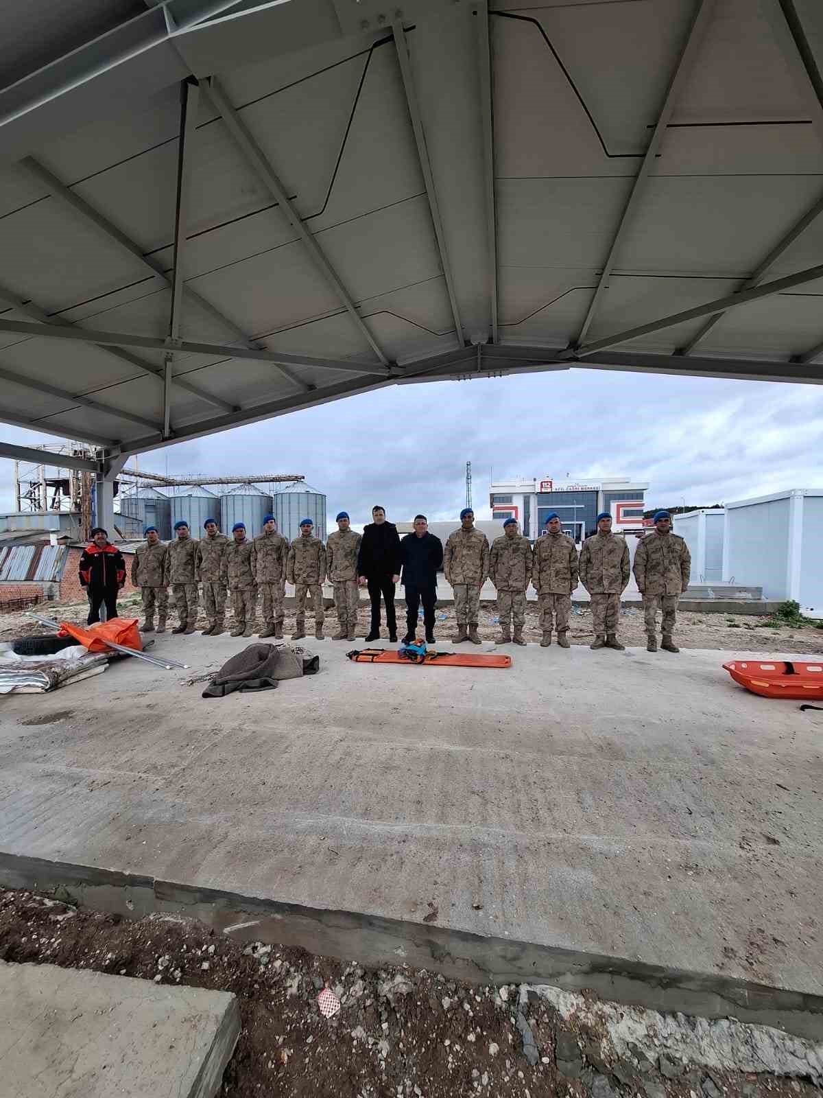 afaddan-jandarma-komandolara-arama-ve-kurtarma-egitimi