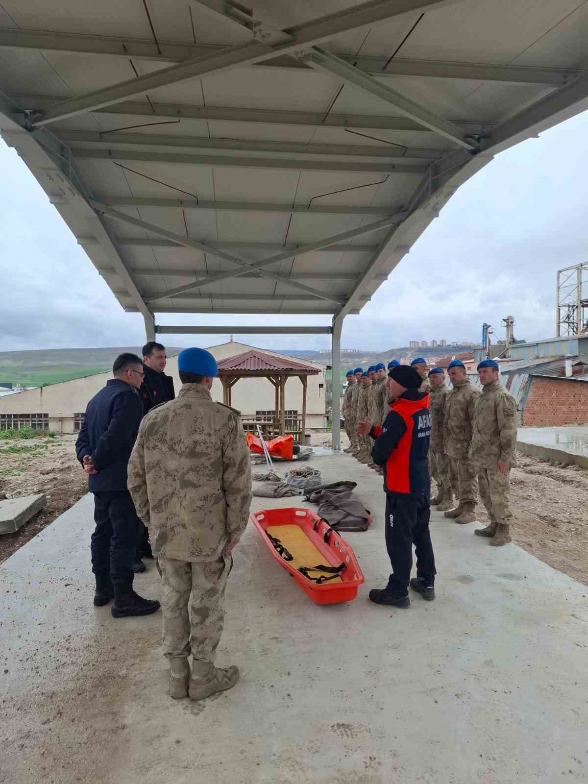 afaddan-jandarma-komandolara-arama-ve-kurtarma-egitimi