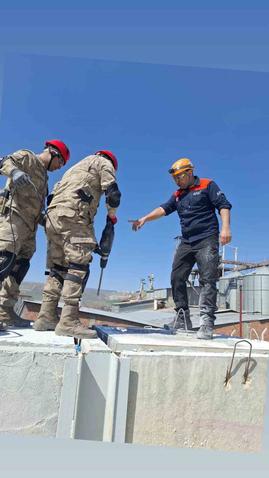 afaddan-jandarma-komandolara-arama-ve-kurtarma-egitimi