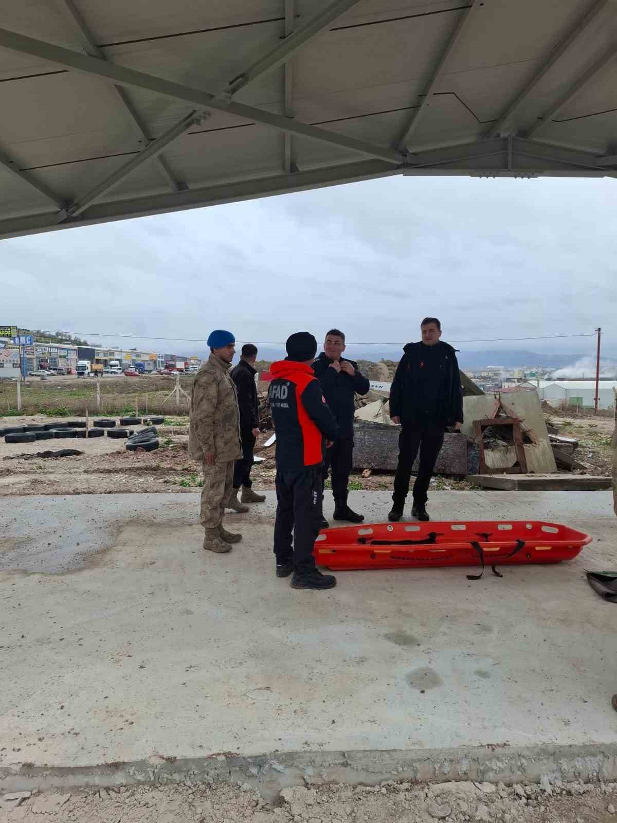 afaddan-jandarma-komandolara-arama-ve-kurtarma-egitimi