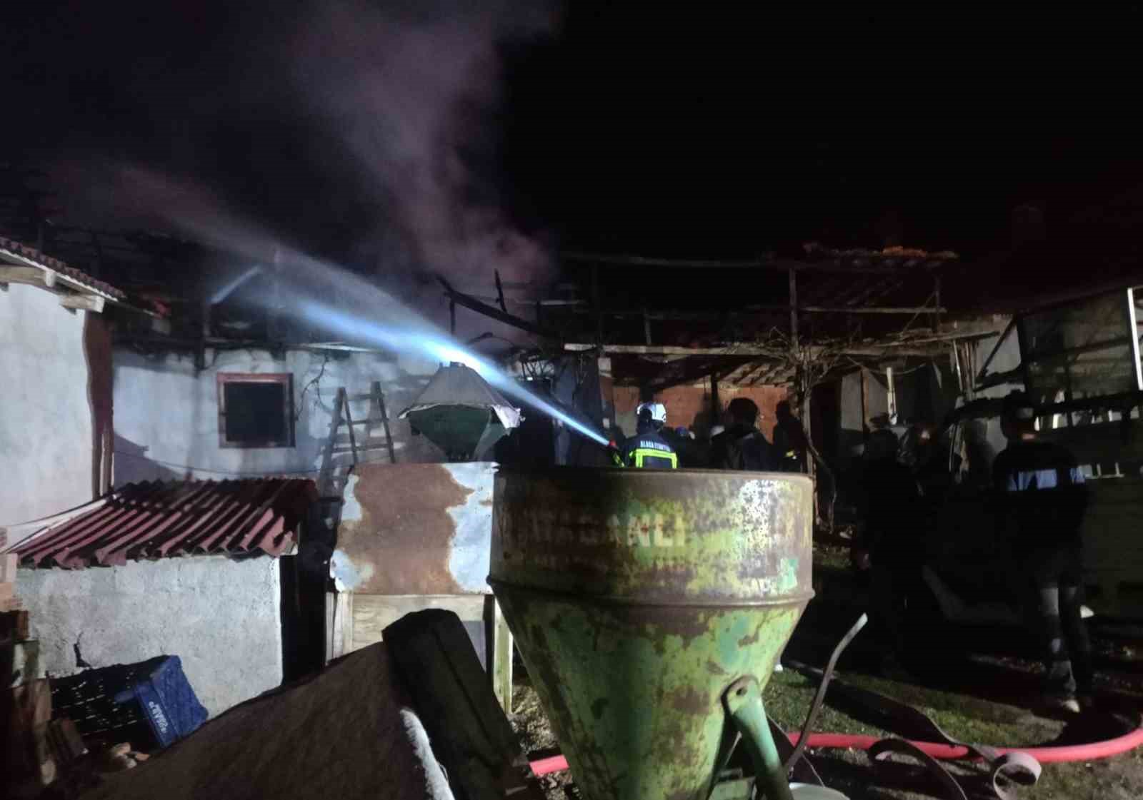 alevlere-teslim-olan-kamyonet-kullanilmaz-hale-geldi