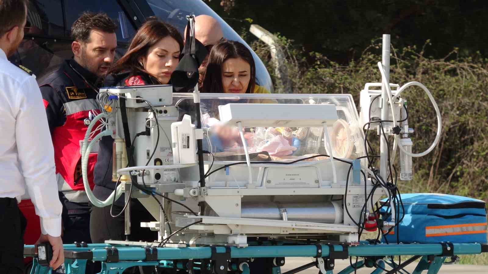 ambulans-helikopter-yeni-dogan-bebek-icin-zamanla-yaristi