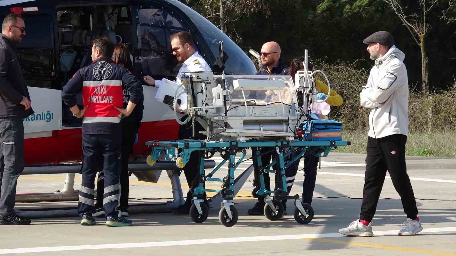 ambulans-helikopter-yeni-dogan-bebek-icin-zamanla-yaristi