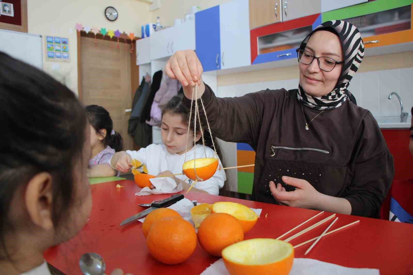 ana-sinifinda-portakallar-kuslar-icin-yemlik-ve-yuvaya-donustu