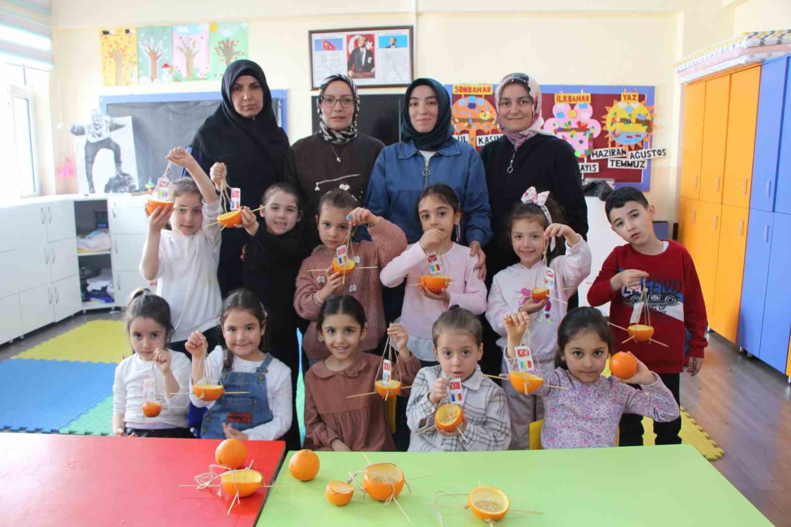 ana-sinifinda-portakallar-kuslar-icin-yemlik-ve-yuvaya-donustu