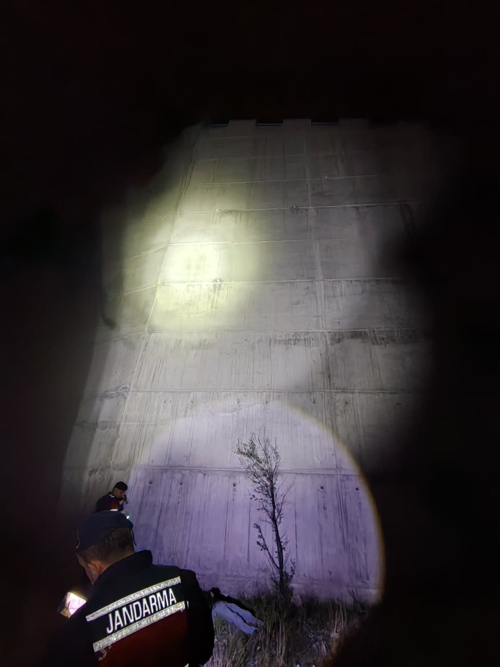 artvinde-70-metrelik-duvardan-dusen-kisi-hayatini-kaybetti