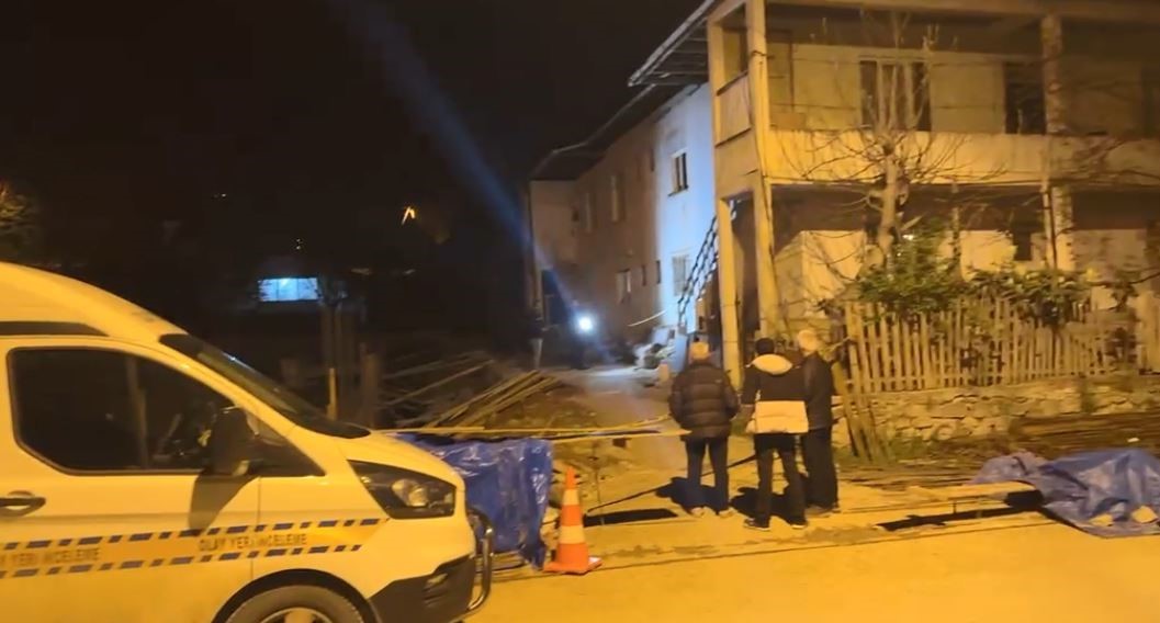 artvinde-merdivenden-dusen-sahis-hayatini-kaybetti