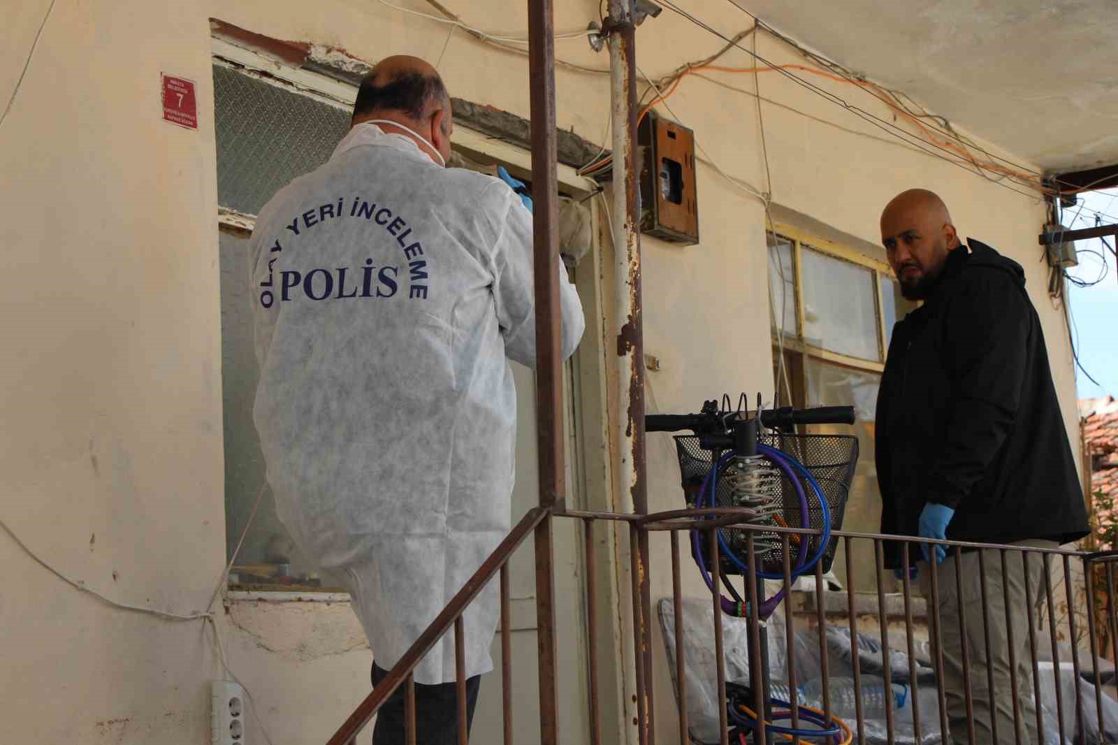 ayni-evde-11-yil-arayla-ikinci-soba-faciasi-bu-kez-baba-ve-oglu-hayatini-kaybetti