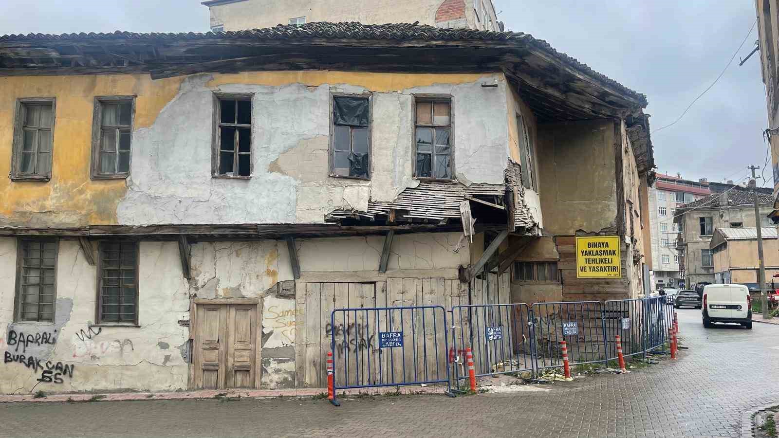 bafrada çökme riski taşıyan yapılar için belediyenin daha ciddi önlemler alması istendi