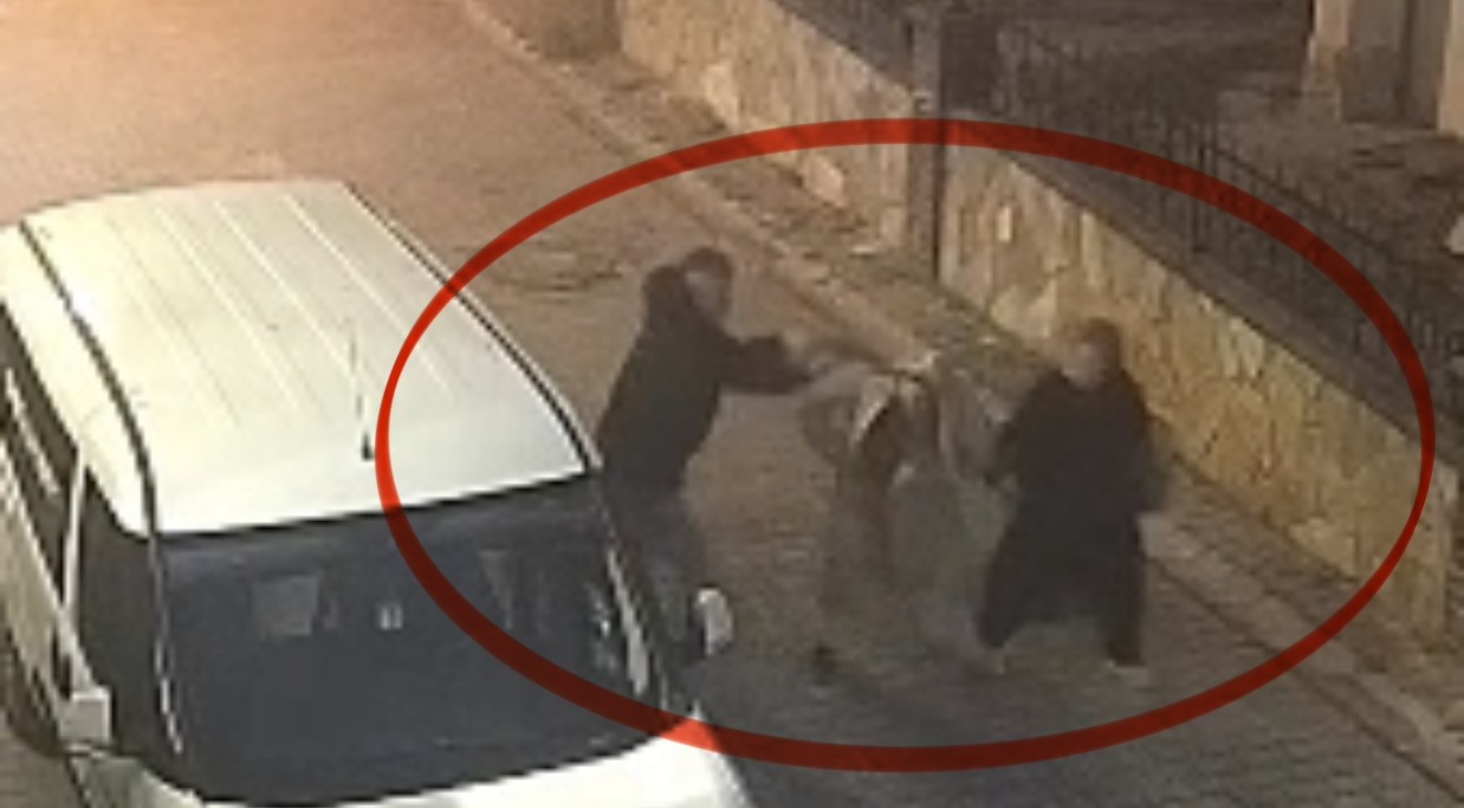 bakar-misin-tuzagi-zinciri-kapip-kacti-kameraya-yakalandi