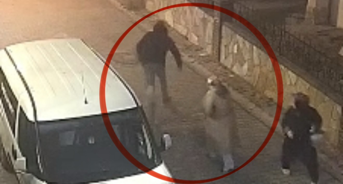 bakar-misin-tuzagi-zinciri-kapip-kacti-kameraya-yakalandi