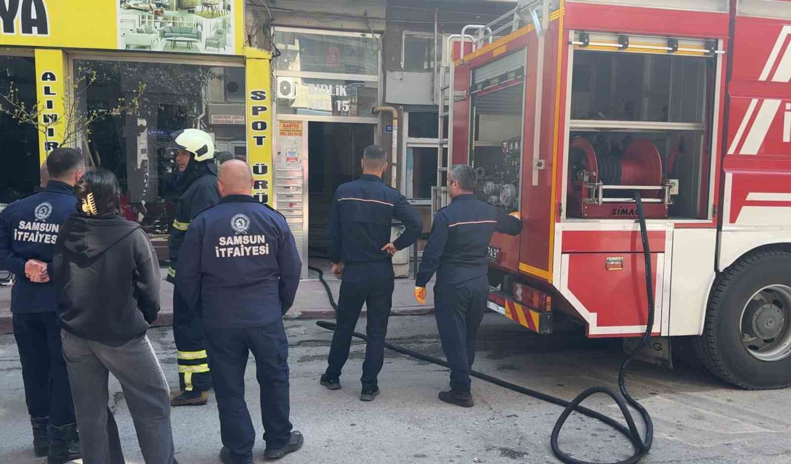 balkonda-yanan-kitaplar-panige-neden-oldu