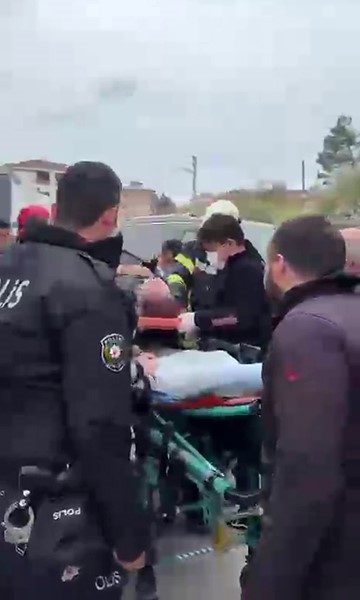 bartinda-feci-kaza-aracin-altinda-kalan-kadini-ekipler-kurtardi