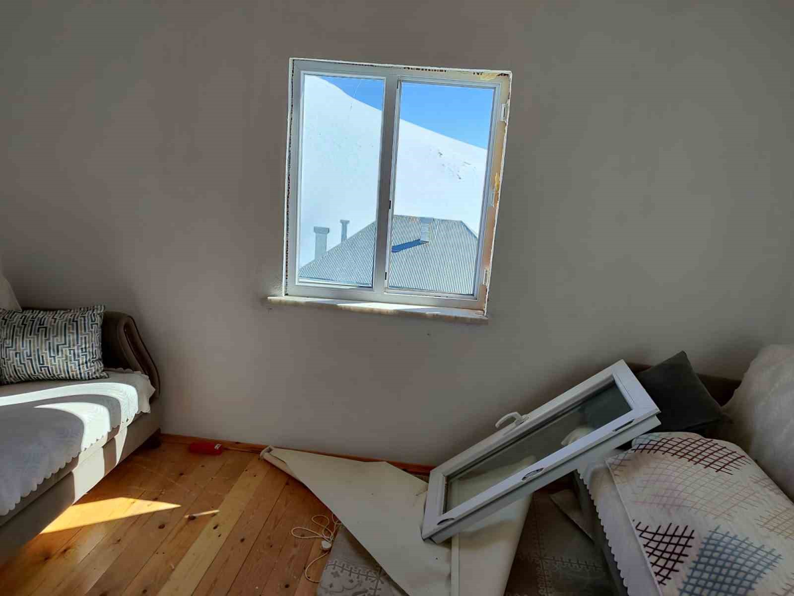 bayburtta-ayi-saldirilarinin-yasandigi-yaylada-ulasim-sorunu-suruyor