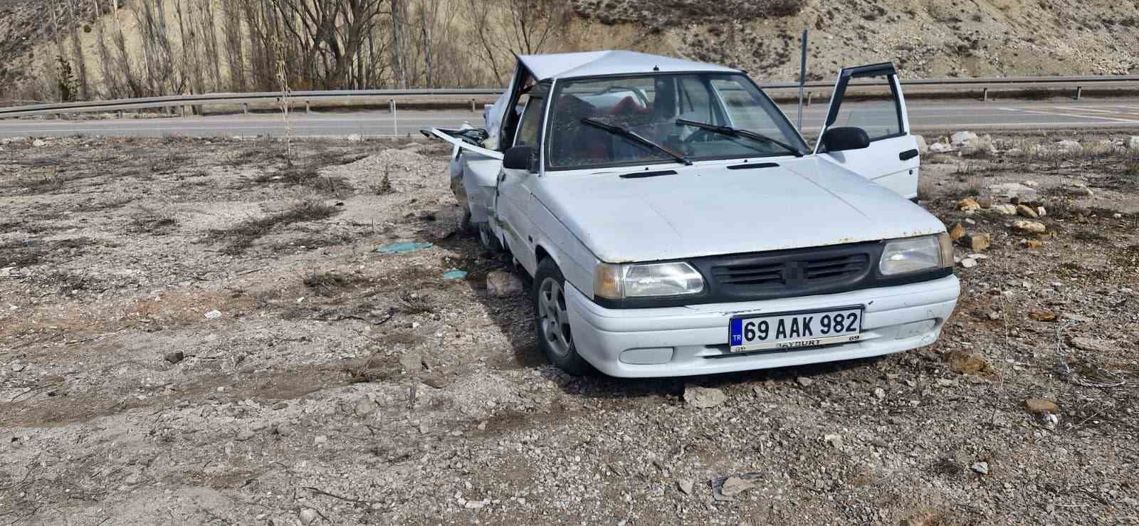 bayburtta-tir-otomobile-carpti-3-yarali