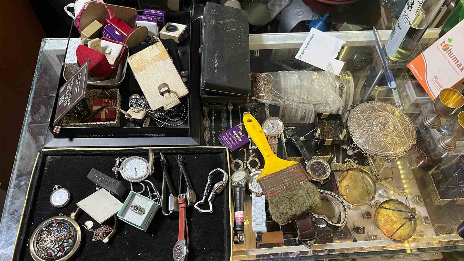 bolulu-altin-ustasi-69-yildir-20-metrekarede-altina-hayat-veriyor