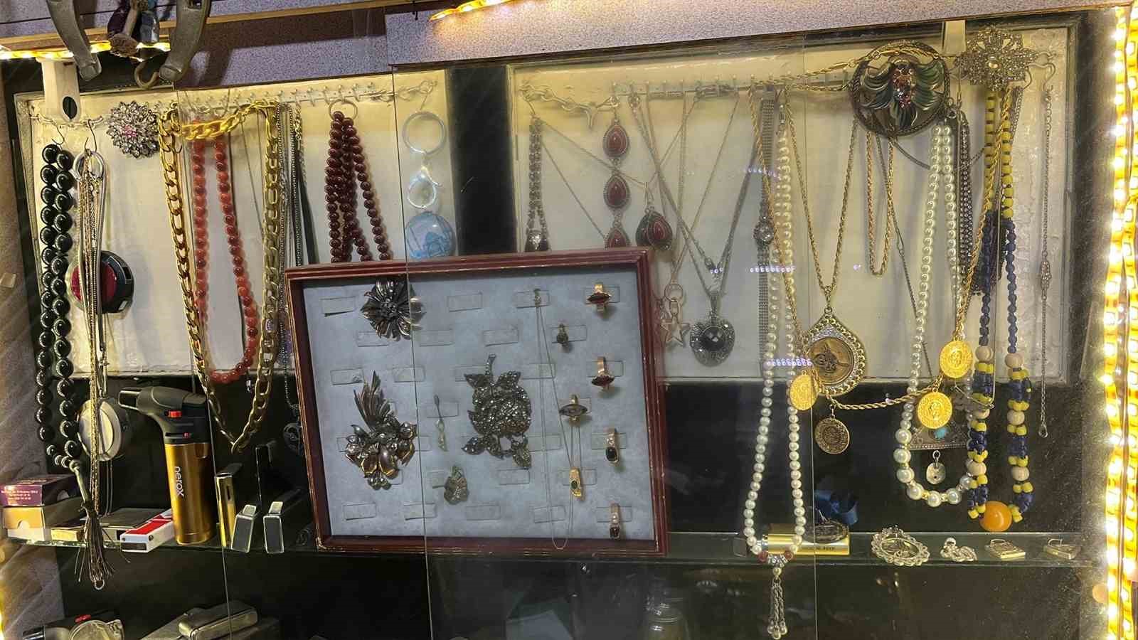 bolulu-altin-ustasi-69-yildir-20-metrekarede-altina-hayat-veriyor