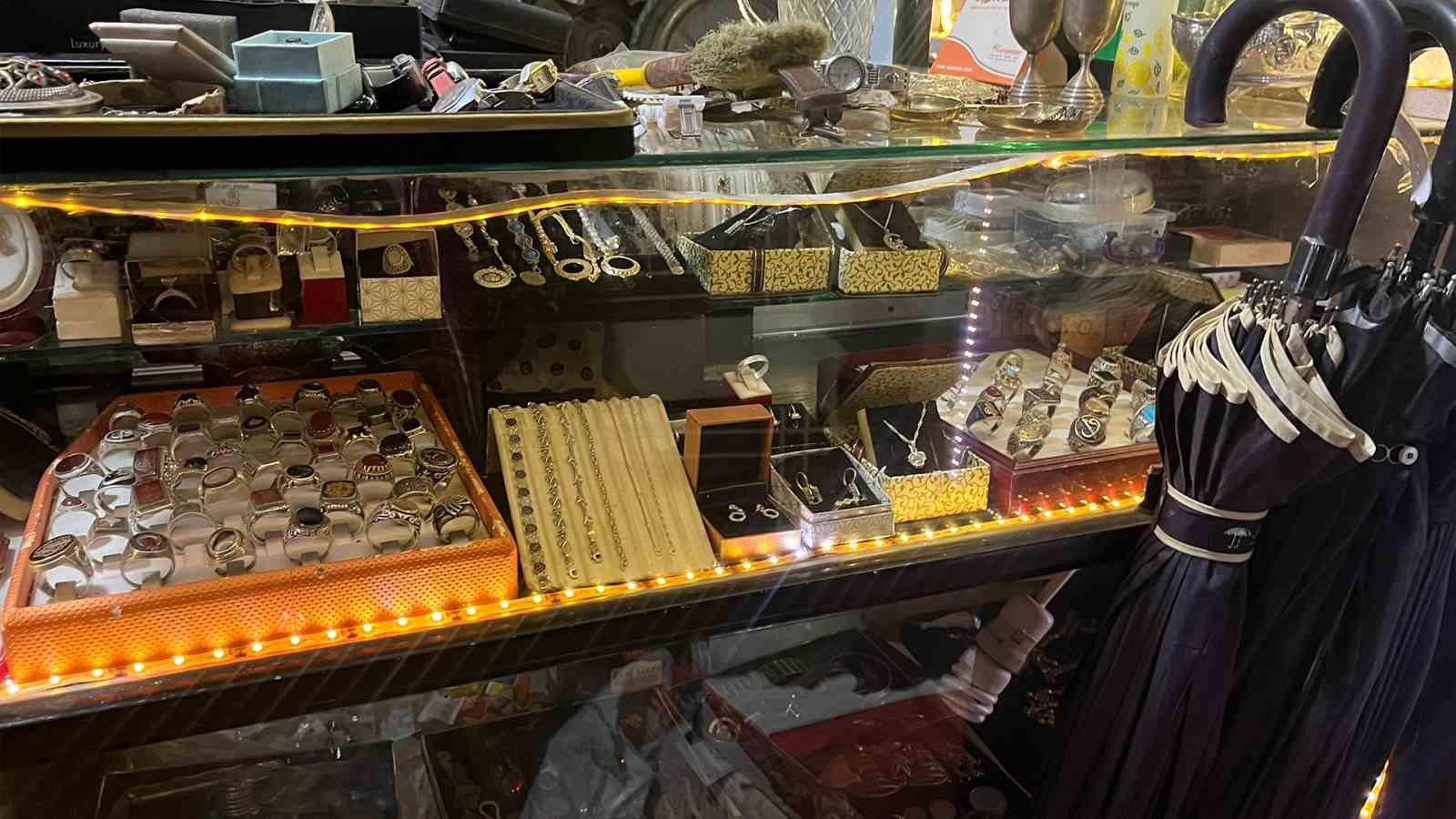 bolulu-altin-ustasi-69-yildir-20-metrekarede-altina-hayat-veriyor