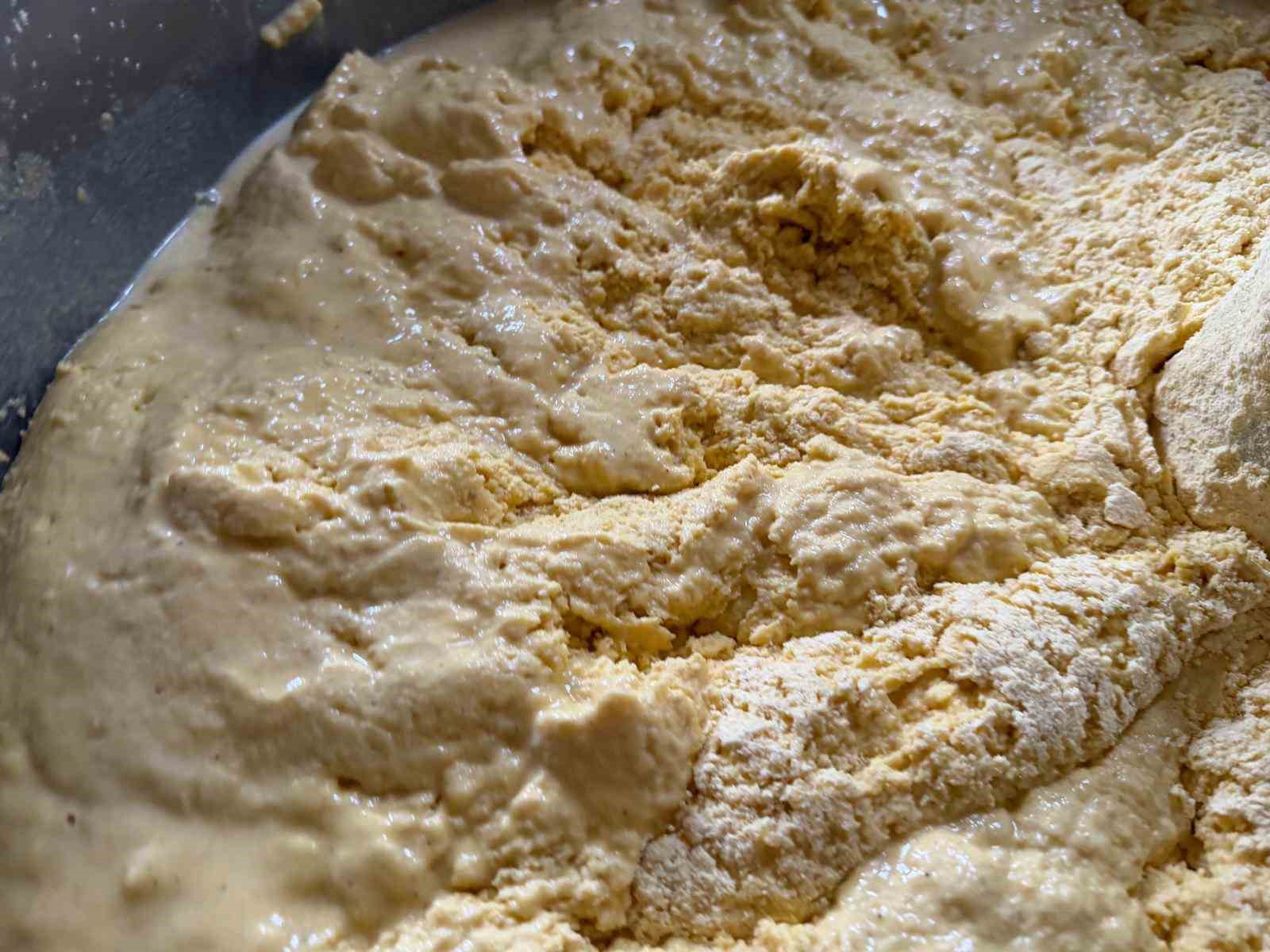 bu-misir-ekmegi-teneke-kovada-pisiyor