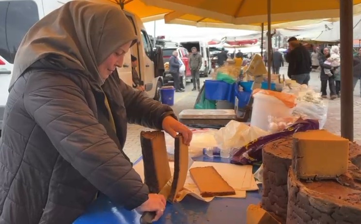 bu-misir-ekmegi-teneke-kovada-pisiyor