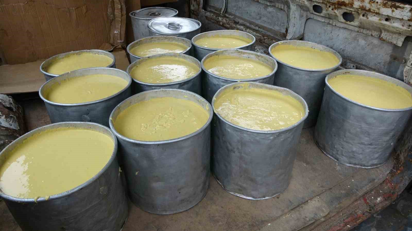 bu-misir-ekmegi-teneke-kovada-pisiyor