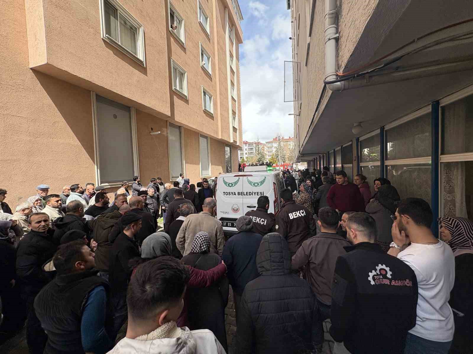 catidan-apartman-bosluguna-dusen-sahis-hayatini-kaybetti