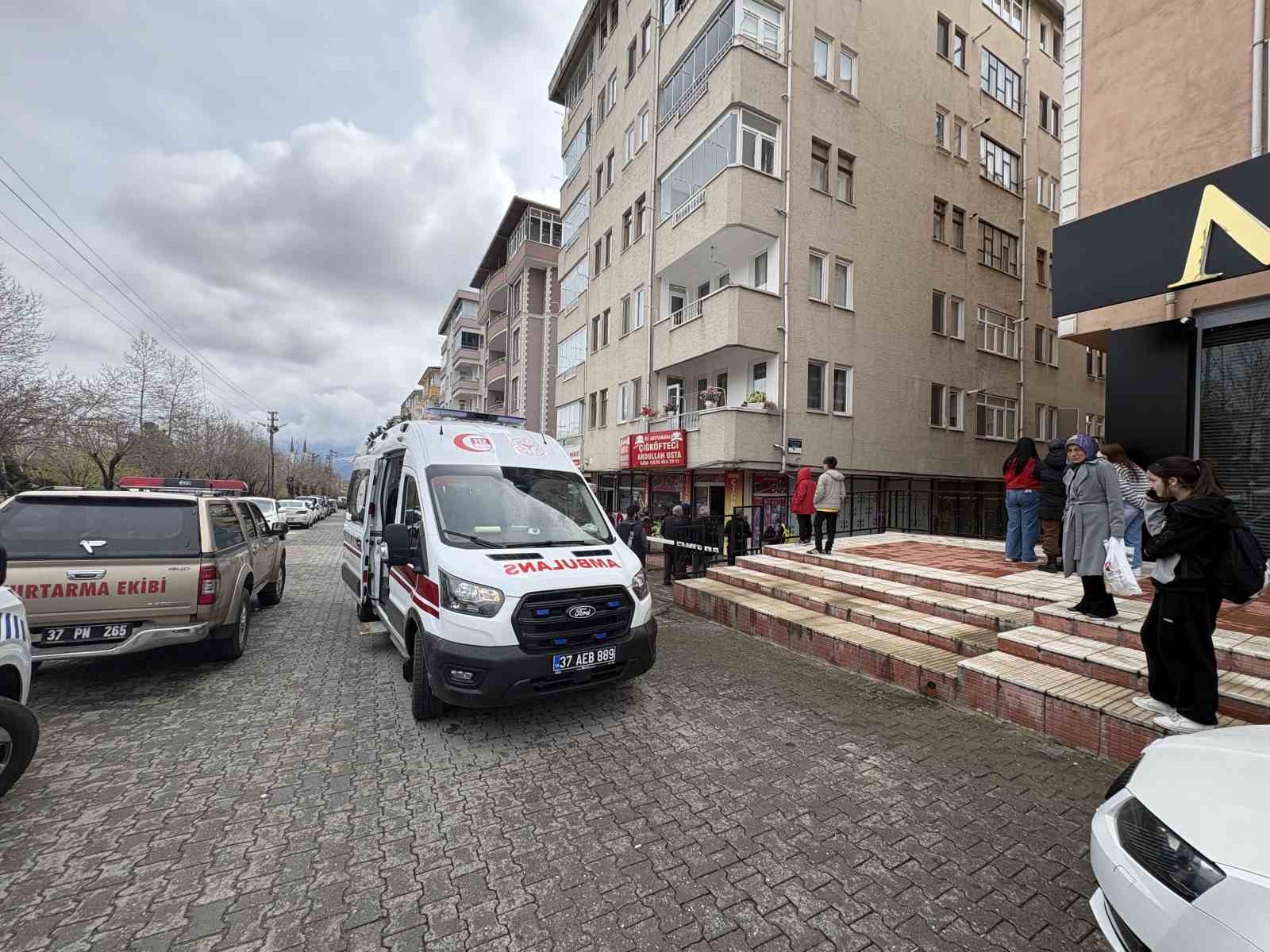 catidan-apartman-bosluguna-dusen-sahis-hayatini-kaybetti