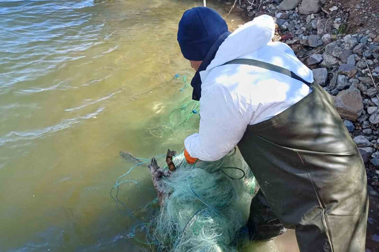 corumda-baraj-golunde-yasa-disi-av-araclari-ele-gecirildi