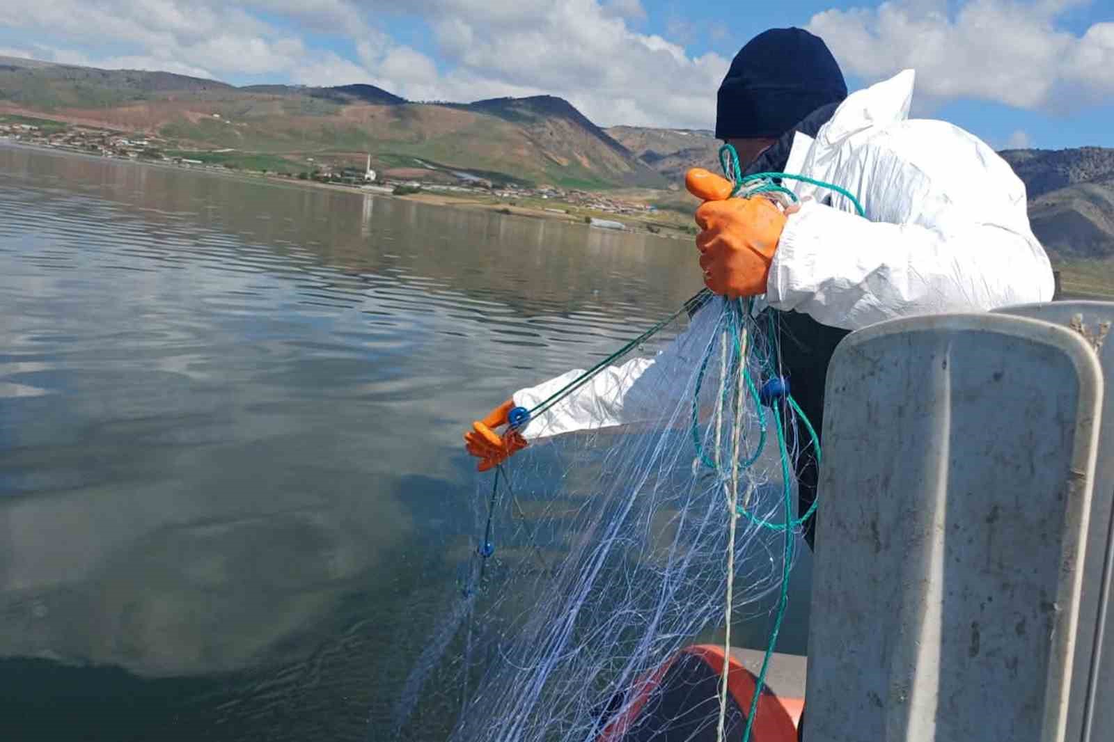 corumda-baraj-golunde-yasa-disi-av-araclari-ele-gecirildi