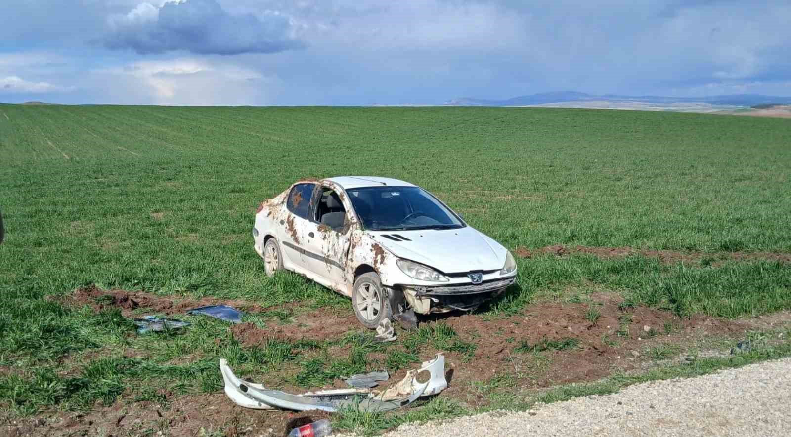 corumda-devrilen-otomobilin-surucusu-yaralandi