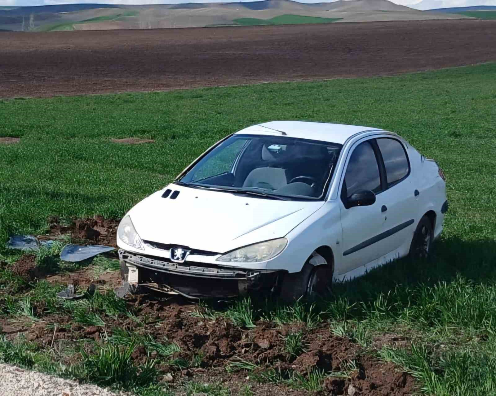 corumda-devrilen-otomobilin-surucusu-yaralandi