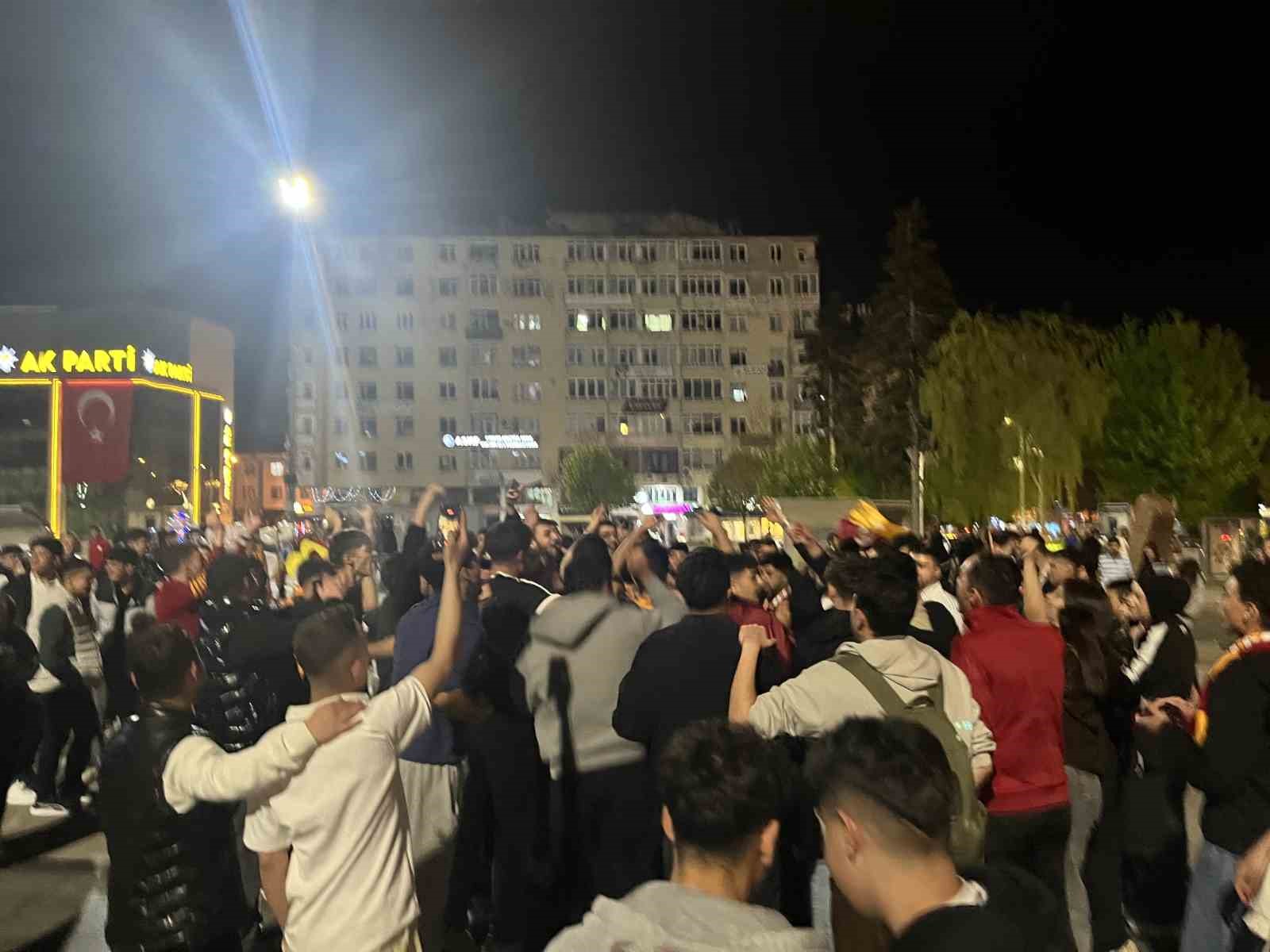 Galatasaray Taraftarları Sevinç İçinde