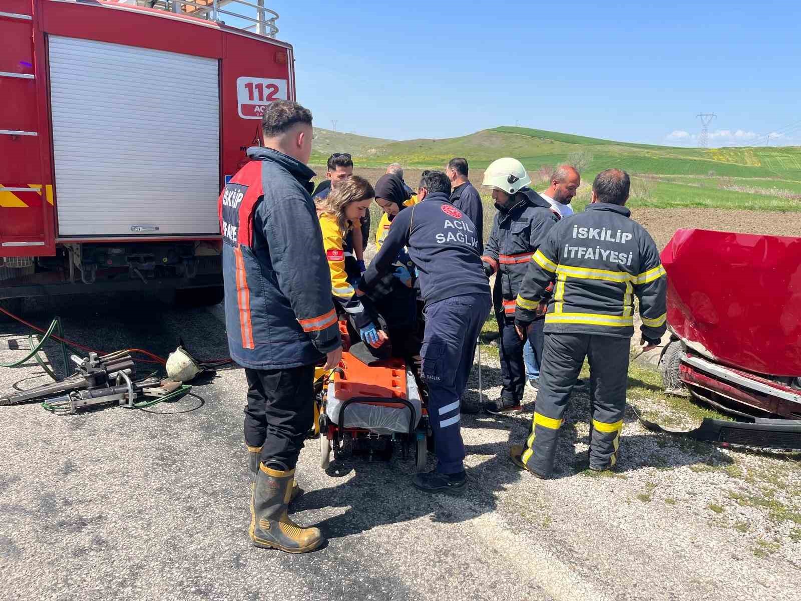 corumda-iki-otomobil-carpisti-3-yarali